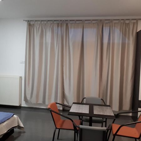 Kertvarosi Apartman Tiszaujvaros Exterior photo