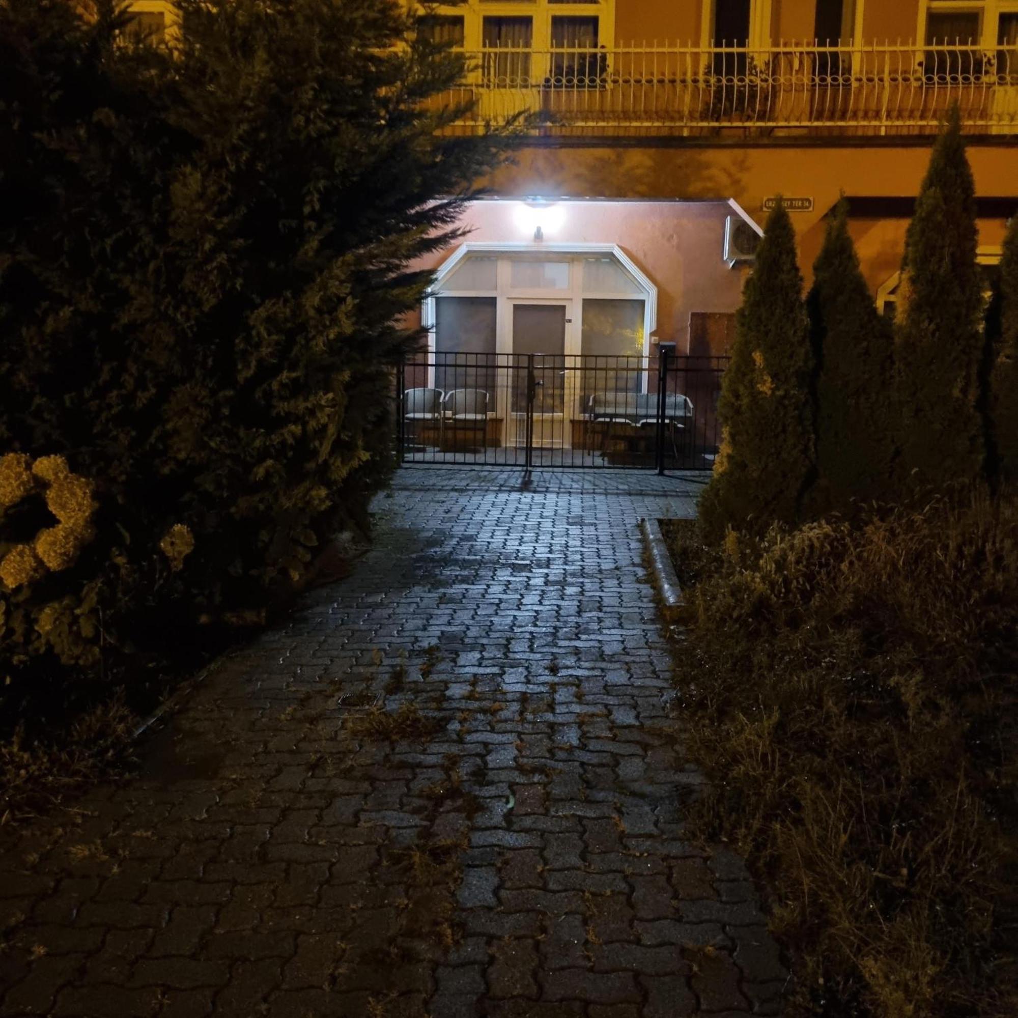 Kertvarosi Apartman Tiszaujvaros Exterior photo