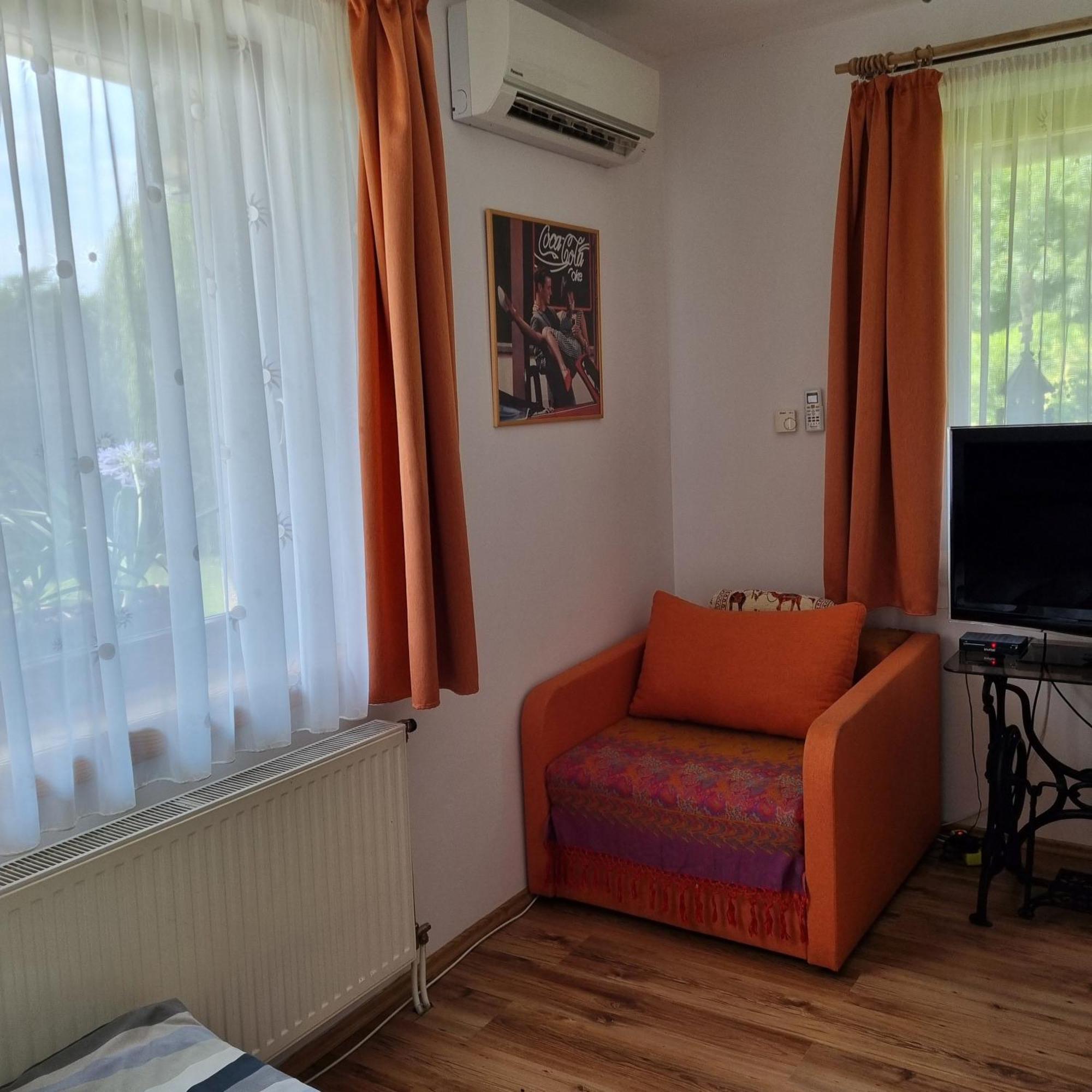 Kertvarosi Apartman Tiszaujvaros Exterior photo