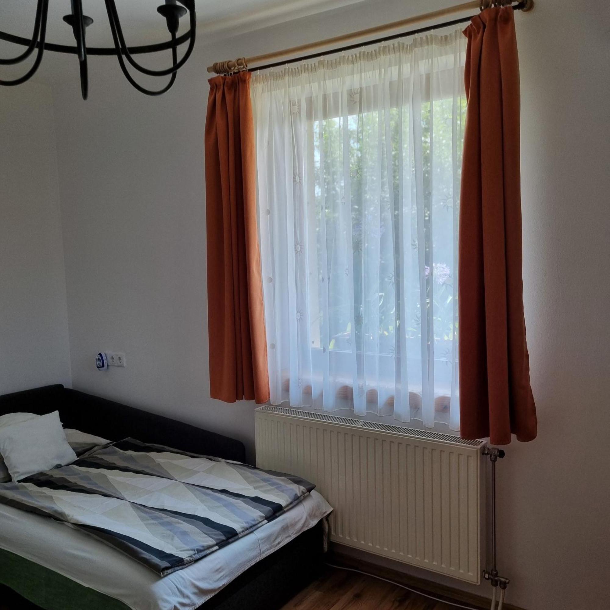 Kertvarosi Apartman Tiszaujvaros Exterior photo