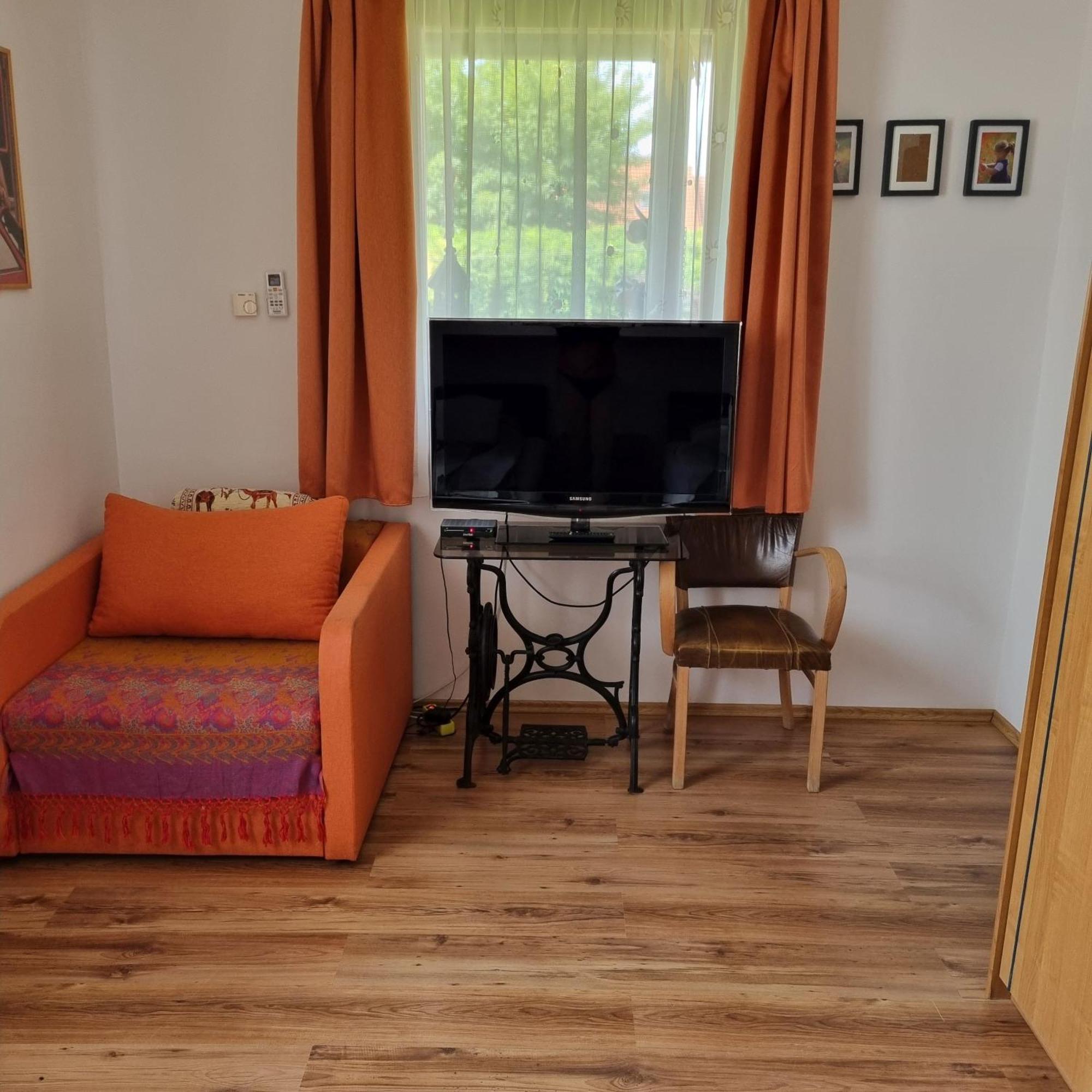 Kertvarosi Apartman Tiszaujvaros Exterior photo