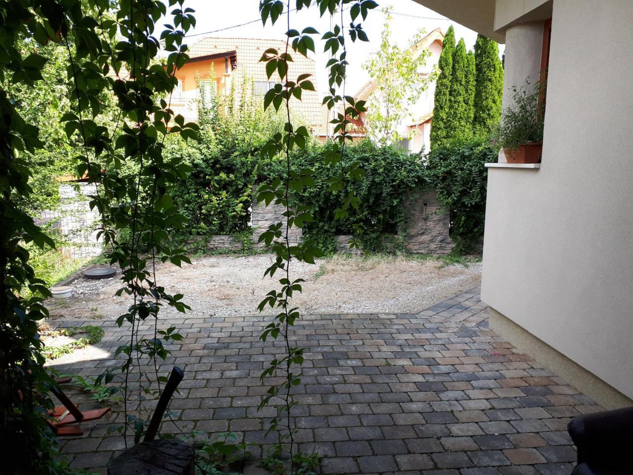 Kertvarosi Apartman Tiszaujvaros Exterior photo