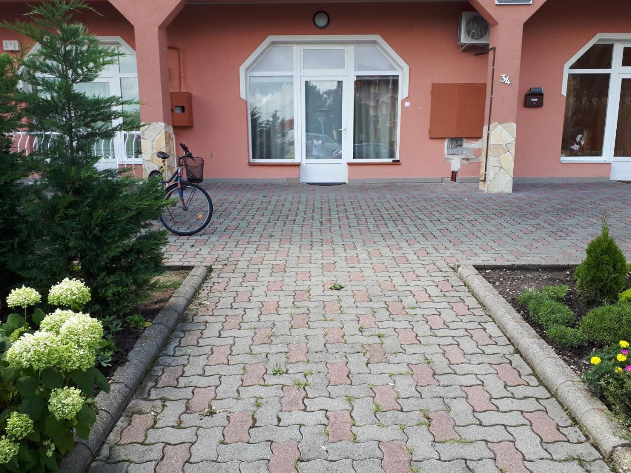 Kertvarosi Apartman Tiszaujvaros Exterior photo