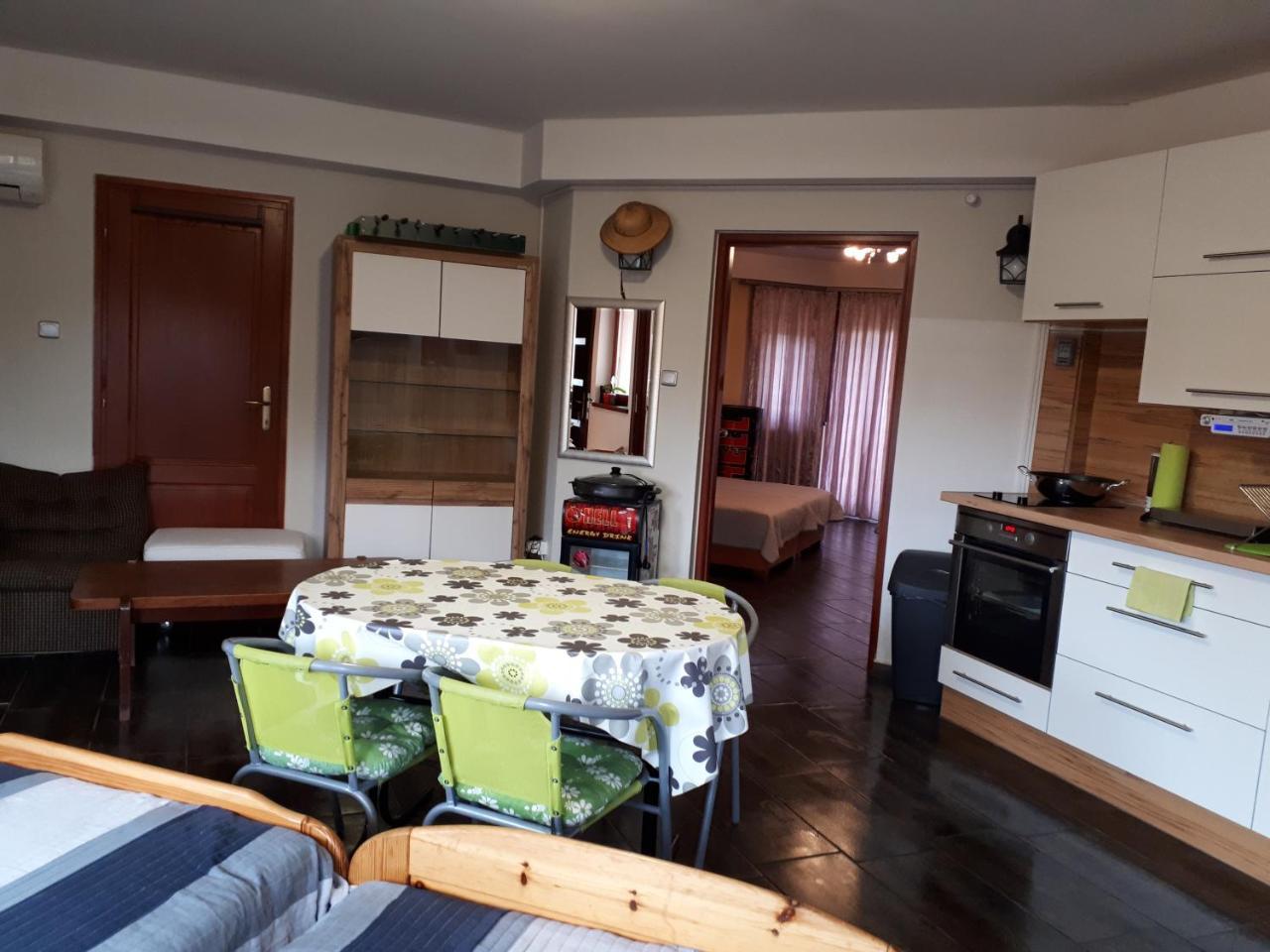 Kertvarosi Apartman Tiszaujvaros Exterior photo