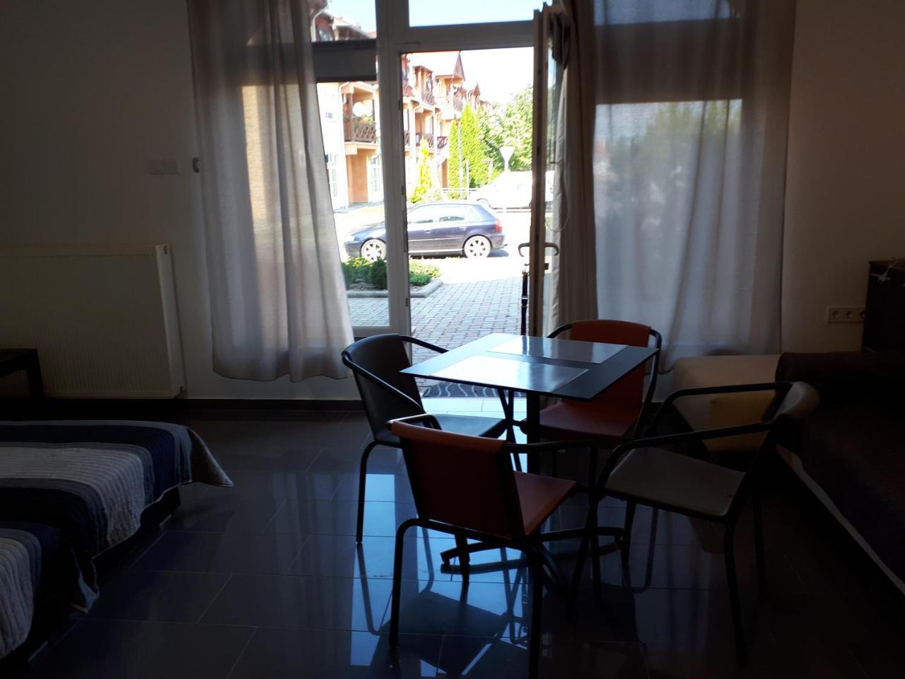 Kertvarosi Apartman Tiszaujvaros Exterior photo