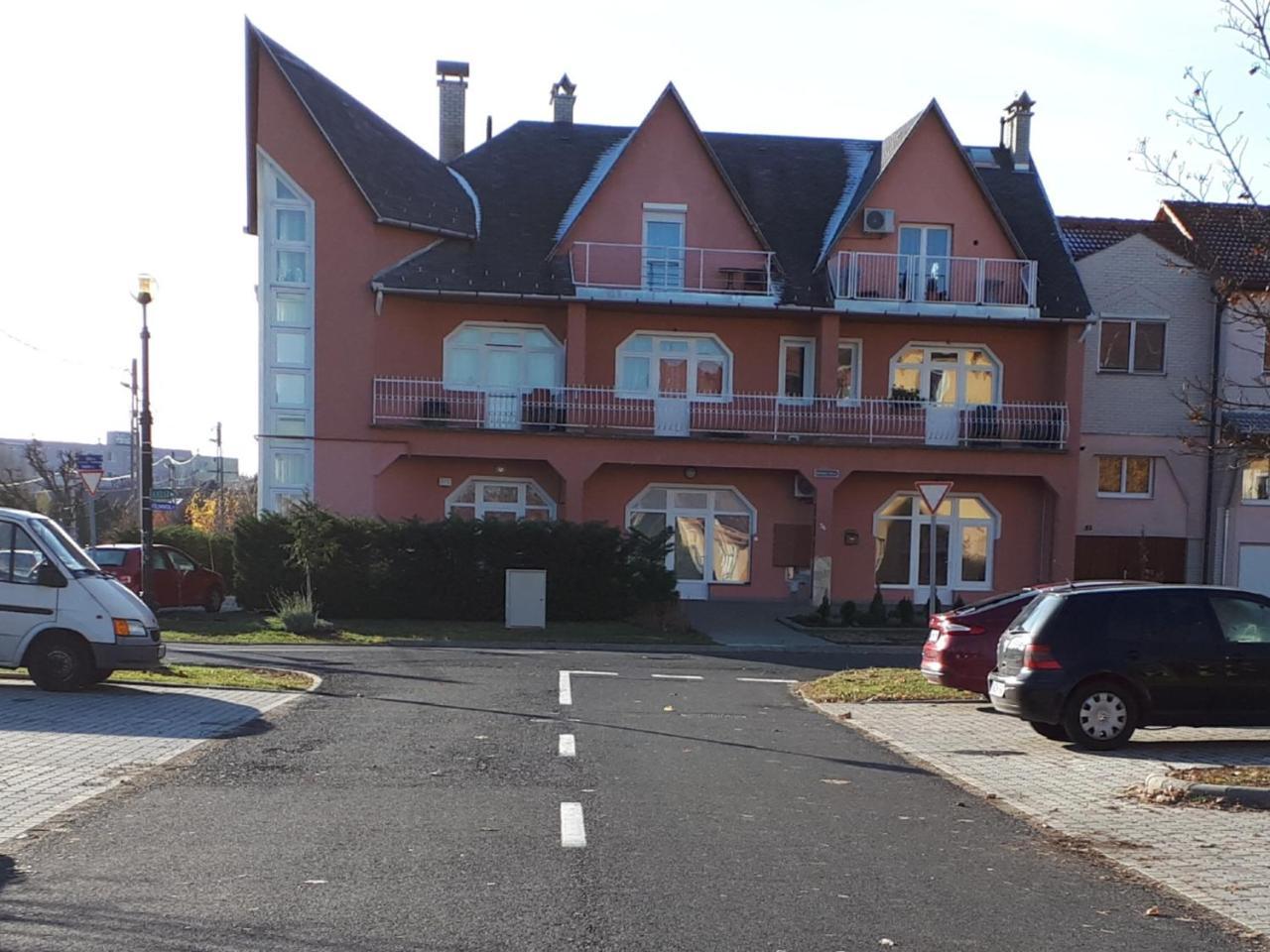 Kertvarosi Apartman Tiszaujvaros Exterior photo